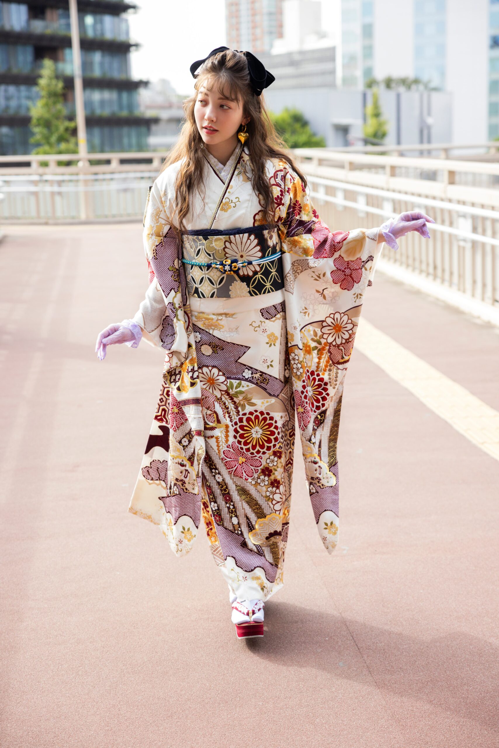 伝統美×現代のかわいさ♡絞り柄ちりばめた白の王道古典振袖で差