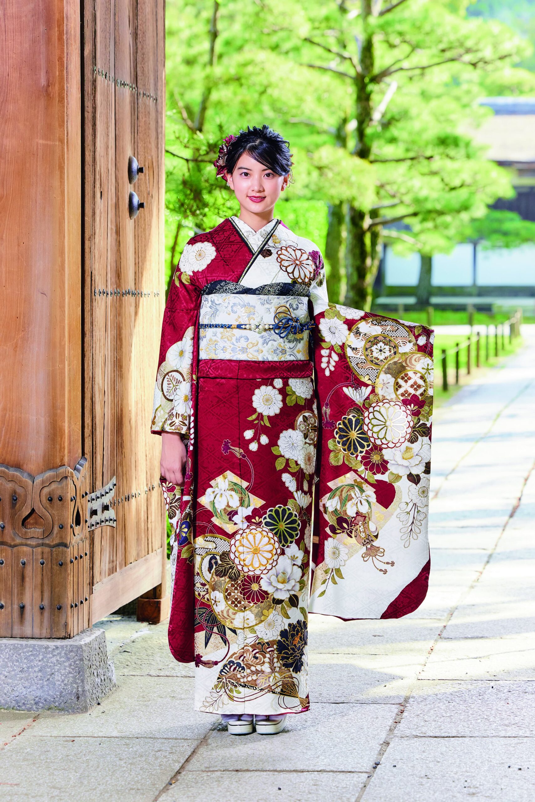 507z14☆紅型振袖 作家物 地紋 古典柄 ホワイト×黒☆美品 成人式 結婚式 507z14☆紅型振袖 作家物 地紋 古典柄 ホワイト×黒☆美品 成人