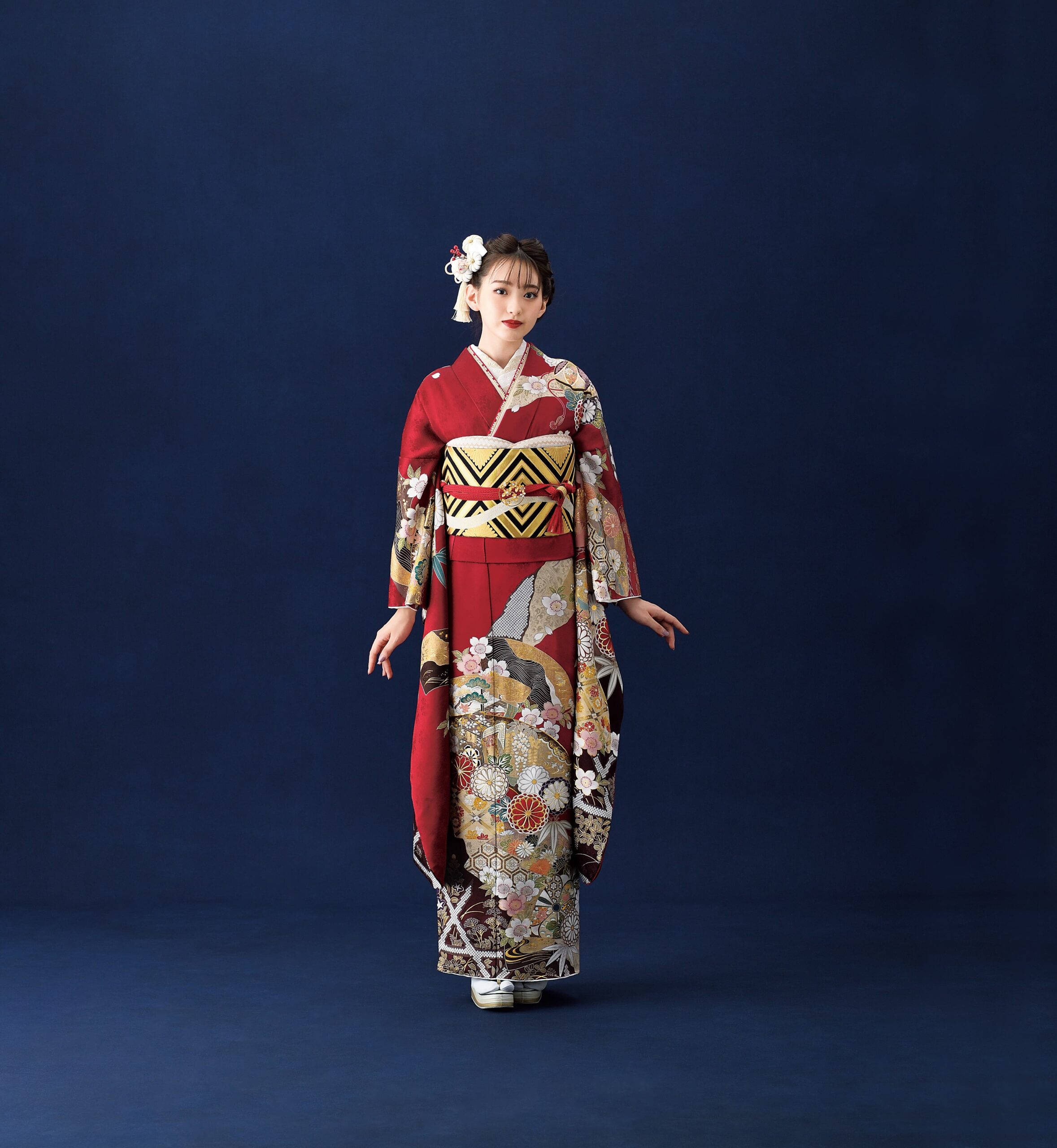 成人式振袖王道の赤 仕立て上り豪華振袖　超美品　帯・小物でイメージチェンジ 金駒刺繍と絞りの振袖【HIBIKI-106】｜振袖ギャラリー｜浜松市で成人式