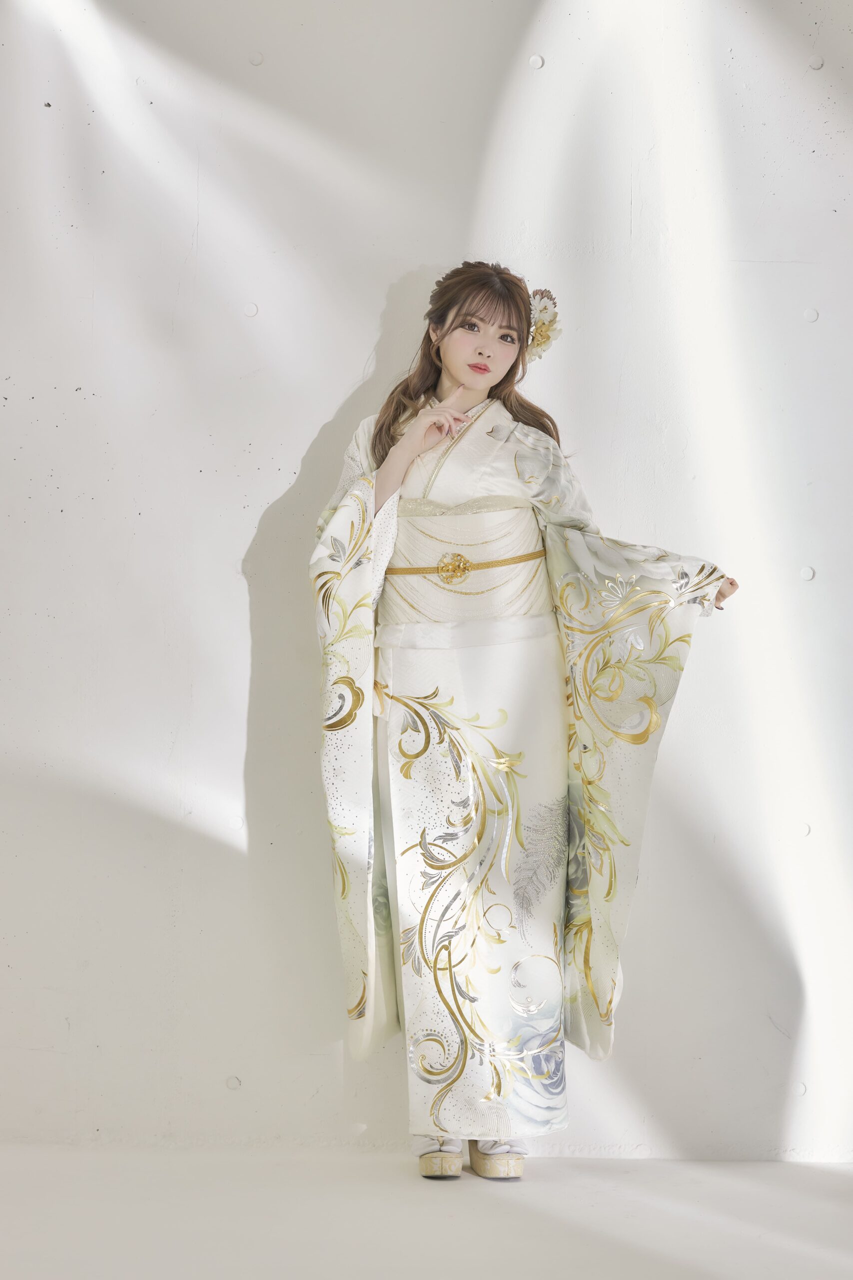 ゆうちゃみ　振袖　金彩