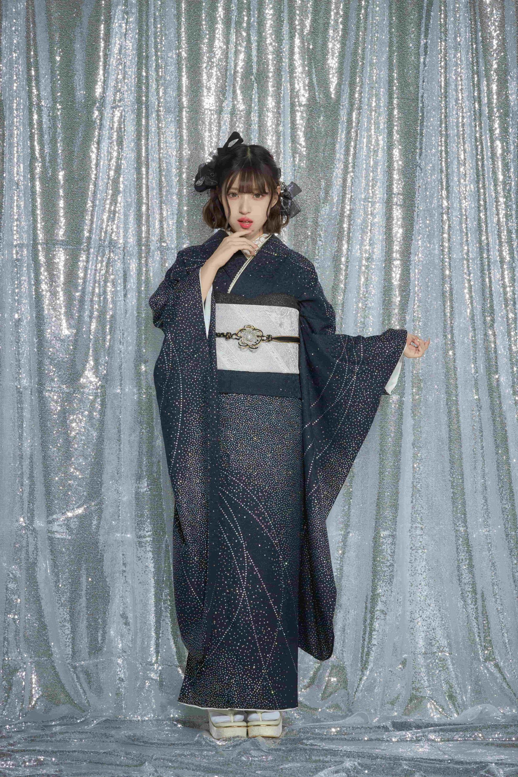 漆黒×キラキラの神バランス♡スワロ振袖でSNS映えもバッチリ
